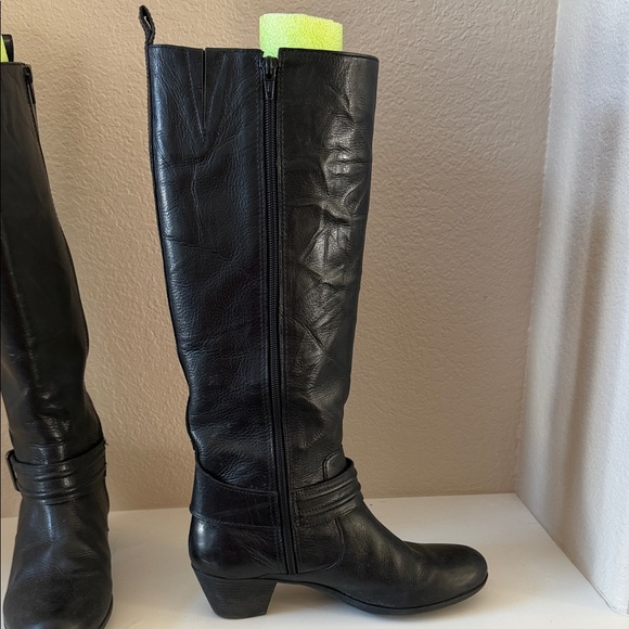 Nurture by Lamaze Black Over the Knee Boots - Picture 4 of 12